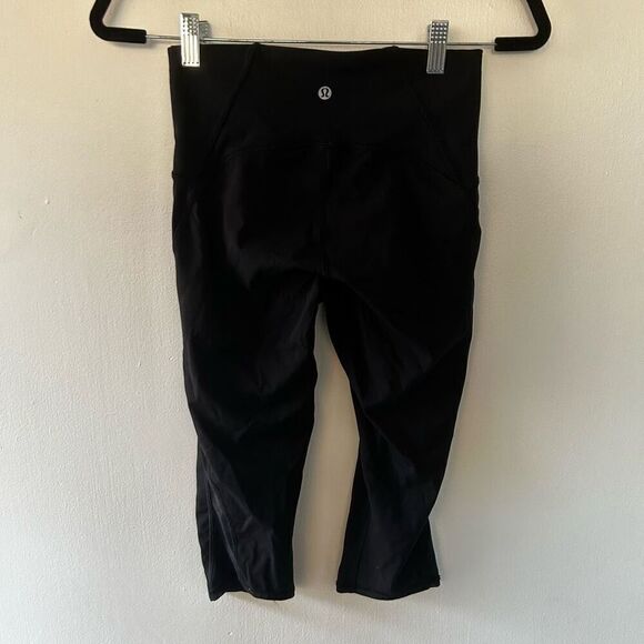 Lululemon Black Cropped Mesh Leggings Size 6 Classic Athletic Activewear - Picture 4 of 9